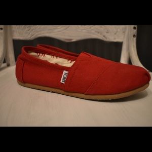 TOMS Slip ons